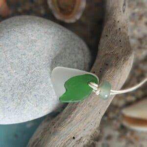 Ketting 021 2x zeeglas wit en groen, met aventurijn kraal