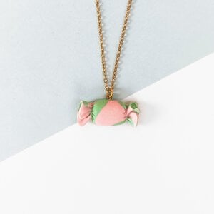 Ketting met roze en groen snoepje