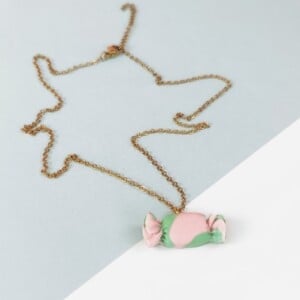 Ketting met roze en groen snoepje
