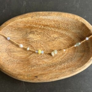 Kralenarmband met halfedelstenen in pasteltinten