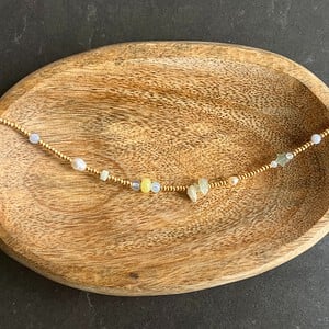 Kralenarmband met halfedelstenen in pasteltinten