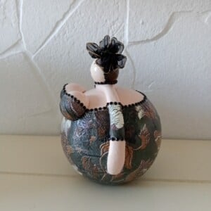 Lady in brown,dikke dame,handgemaakt,14 cm,mixed media