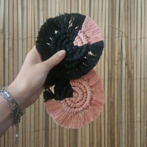 Macramé onderzetters roze-zwart