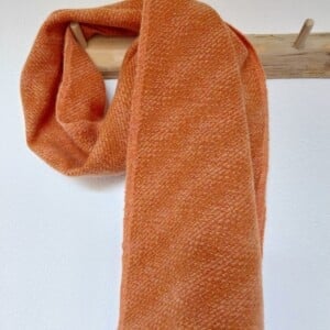 Oranje shawl van 100% merinowol - Uniek & Vrolijk