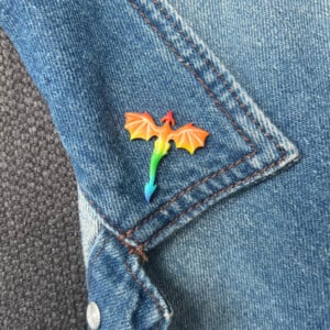 Regenboog draak pin voor tas of kleding