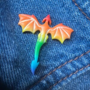 Regenboog draak pin voor tas of kleding