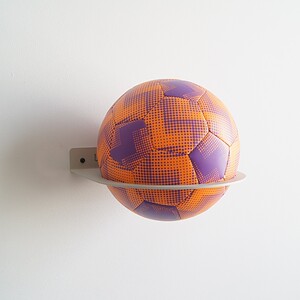 STERKSTAEL Ball Greige ø 20cm - industriële balhouder muur - wandbevestiging - kleur grijs beige - poedercoating - staal