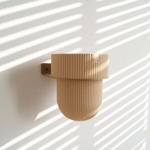STERKSTAEL Flora S Eco Pot Dessert Sand - bloempothouder - kleur houder goud - kleur pot zandkleurig - inclusief bloempot ø12cm - poedercoating - staal
