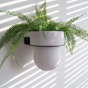 STERKSTAEL Flora S Eco Pot Marble Grey - bloempothouder - kleur houder zwart - kleur pot marmer grijs - inclusief bloempot ø12cm - poedercoating - staal - verticale muur