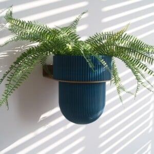 STERKSTAEL Flora S Eco Pot Petrol Green - bloempothouder - kleur houder goud - kleur pot donkergroen - inclusief bloempot ø12cm - poedercoating - staal