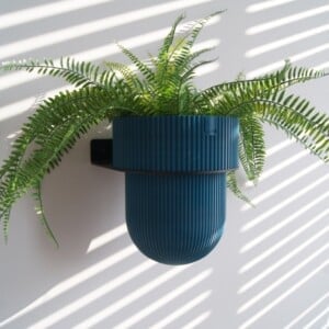 STERKSTAEL Flora S Eco Pot Petrol Green - bloempothouder - kleur houder zwart - kleur pot donkergroen - inclusief bloempot ø12cm - poedercoating - staal