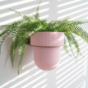 STERKSTAEL Flora S Eco Pot Pink Blossom - bloempothouder - kleur houder goud - kleur pot zacht roze - inclusief bloempot ø12cm - poedercoating - staal