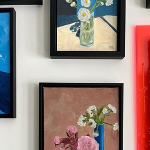 Schilderij "Random houseware + flowers" - origineel kunstwerk van olieverf