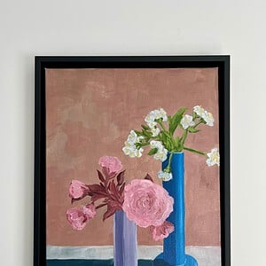 Schilderij "Random houseware + flowers" - origineel kunstwerk van olieverf