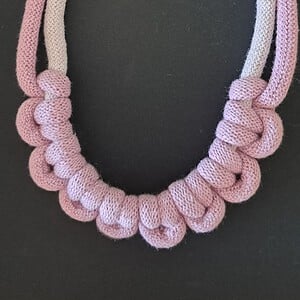 Textiel ketting lila roze 2
