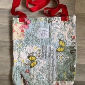 Tote bag gemaakt van een mooie bedden sprei