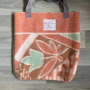 Tote bag van groen - roze vintage deken.