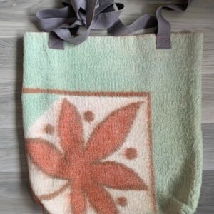 Tote bag van groen - roze vintage deken.