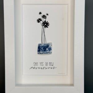 Uniek Kunstwerk met Delfts Blauw Scherf – "Say Yes to New Adventures"