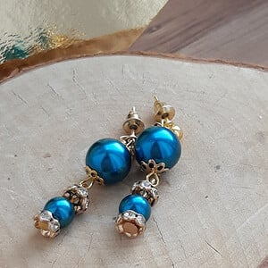 Unieke oorbellen: Blauw/goud studs: Handgemaakt met glazen kralen