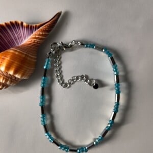 armbandje aqua blauw en antraciet