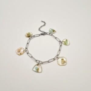 Bedelarmband met Pastelkleurige Bloemenbedels