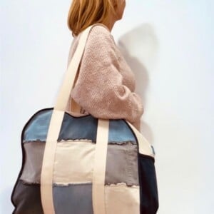 Weekendtas/strandtas - grote tas gemaakt van verschillende stoffen in blauw, roze en beige