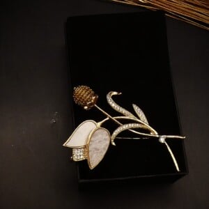 Broch parelmoer met zirkonia