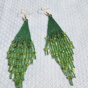 Fringe oorbellen Emerald Goddess – groen, glaskralen & kristallen, 12,5 cm lang, verguld zilveren oorhaken
