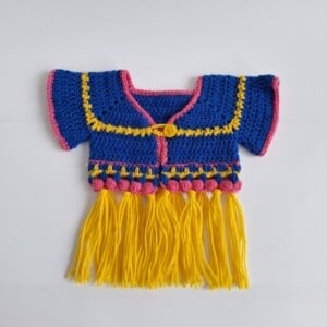 Gehaakt baby vestje | Blauw, roze en geel met gele franjes