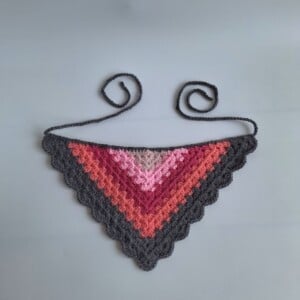 Gehaakte bandana 'Grijs & rozetinten'