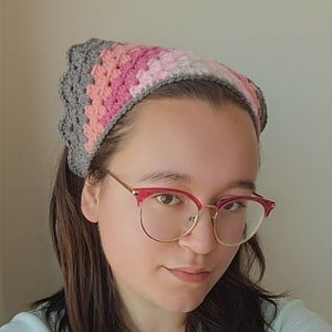 Gehaakte bandana 'Grijs & rozetinten'