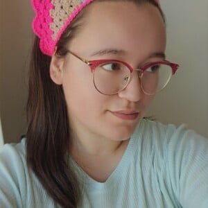 Gehaakte bandana 'Knalroze, beige, lichtblauw en wit'