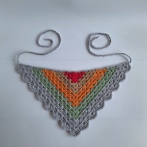 Gehaakte bandana 'Lichtgrijs, oranje en knalroze'