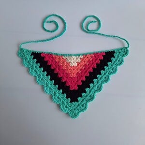 Gehaakte bandana 'Turquoise, zwart en knalroze'