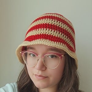 Gehaakte bucket hat | Beige en rood