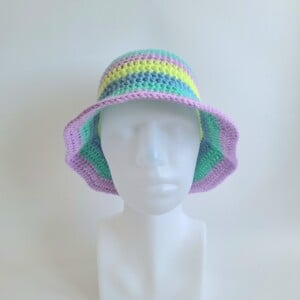 Gehaakte bucket hat | Blauw, mint, lila en lime