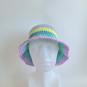 Gehaakte bucket hat | Blauw, mint, lila en lime