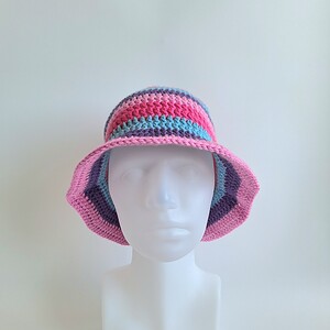 Gehaakte bucket hat | Blauw, paars, lavendel en roze