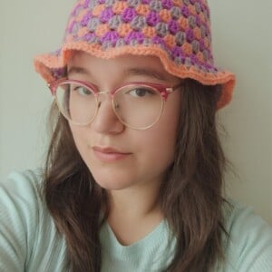 Gehaakte bucket hat | Koraal, lavendel en mauve