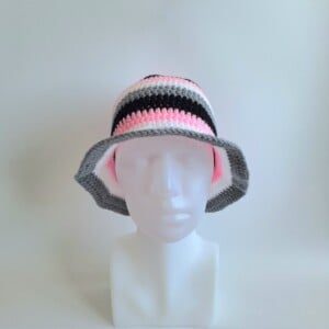 Gehaakte bucket hat | Roze, wit, grijs en zwart