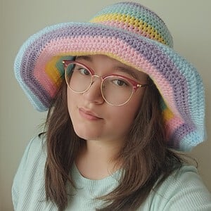 Gehaakte zonnehoed | Pastel regenboog