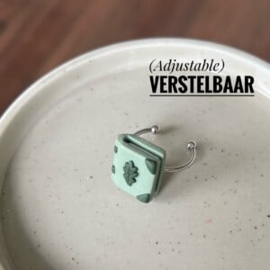 Handgemaakte ring met boekje en blaadje (verstelbaar)