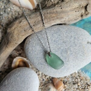 Ketting 032 lichtgroen zeeglas