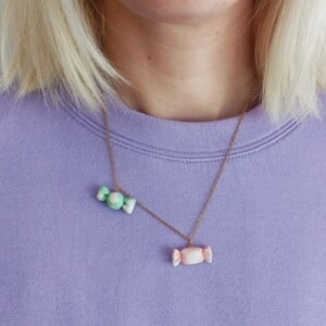 Ketting met 2 gevlekte snoepjes