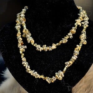 Prachtige Ketting van tijger steentjes en gouden stukjes ertussen