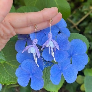 Micro gehaakte fuchsia oorbellen – handgemaakt, hypoallergeen