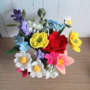 handgemaakt Mini bloemen Boeketje van vilt  8-10 cm lang