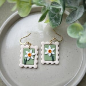 Postzegel narcis oorbellen, handgemaakt