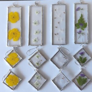 Sieradenset echte bloemen in Glas in lood/Tiffany. Hanger en oorhangers